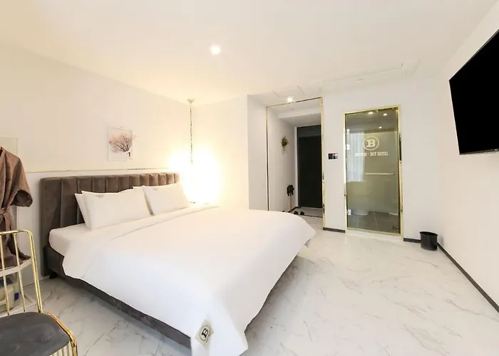 Brown-dot Songdo Hotel 2*