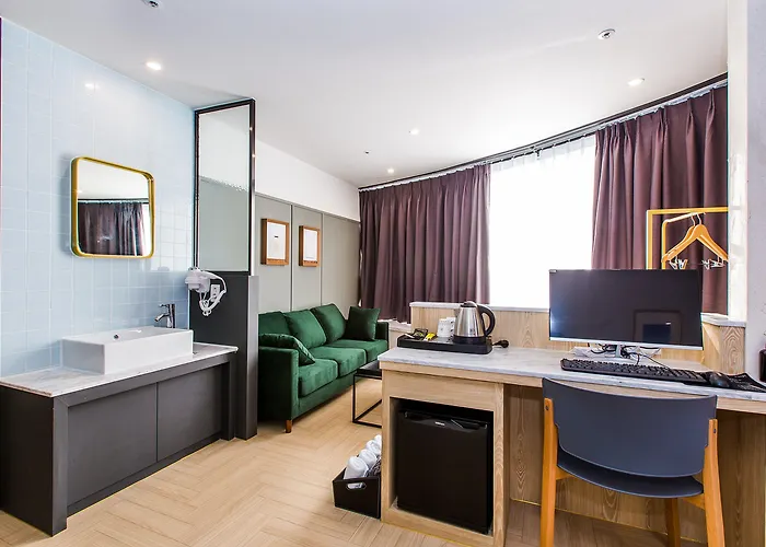 Brown-dot Songdo Hotel