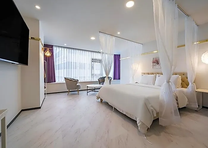 Brown-dot Songdo Hotel 2*