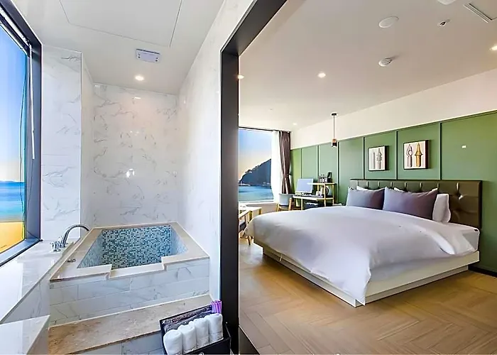 Brown-dot Songdo Hotel